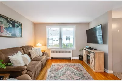 101 Gates Ave #E7, Montclair Twp., NJ 07042 - Photo 2