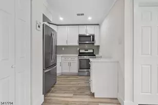 39 Boston Ct, Newark, NJ 07103 - Photo 6