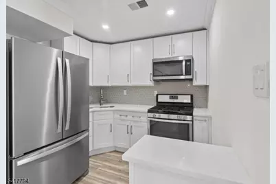 39 Boston Ct, Newark, NJ 07103 - Photo 12