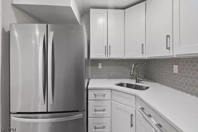 39 Boston Ct, Newark, NJ 07103 - Photo 10