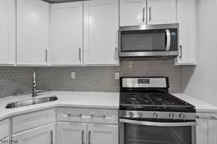 39 Boston Ct, Newark, NJ 07103 - Photo 10