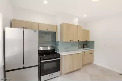 166 Maple Ave, Irvington, NJ 07111 - Photo 6