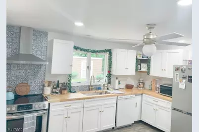 22 Flanders Rd, Mount Olive, NJ 07828 - Photo 2