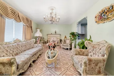 8 Monaghan Rd, Edison, NJ 08817 - Photo 12