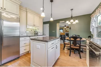 34 Aberdeen Circle, Raritan Township, NJ 08822 - Photo 10