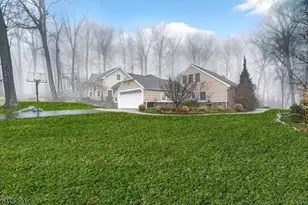 8 Hemlock Ln, Kinnelon, NJ 07405 - Photo 28