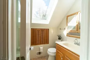 8 Dahlia Rd, Franklin Township, NJ 08873 - Photo 34