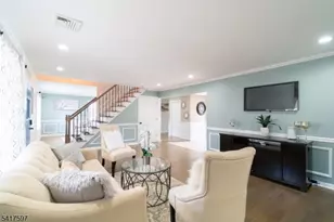 8 Dahlia Rd, Franklin Township, NJ 08873 - Photo 4