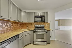 1192 Richmond Rd, Mahwah, NJ 07430 - Photo 8