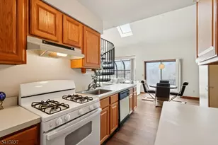 8 Baily Bunion Ct, Vernon, NJ 07462 - Photo 10