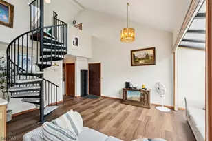 8 Baily Bunion Ct, Vernon, NJ 07462 - Photo 4