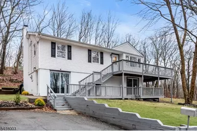 4 Toledo Ct, Hopatcong, NJ 07843 - Photo 2