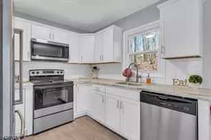 4 Toledo Ct, Hopatcong, NJ 07843 - Photo 8