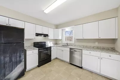 6 Tomahawk Trl, Jefferson Township, NJ 07849 - Photo 10