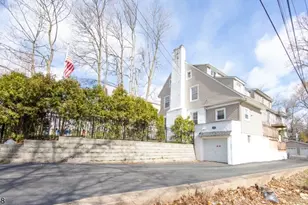 395 Claremont Ave, Montclair, NJ 07042 - Photo 16