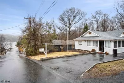 4 Dead End Rd, Rockaway Township, NJ 07435 - Photo 2