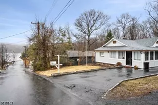 4 Dead End Rd, Rockaway Township, NJ 07435 - Photo 2