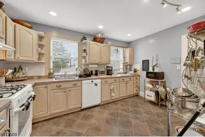 10 Brookside Ave, Hawthorne, NJ 07506 - Photo 8