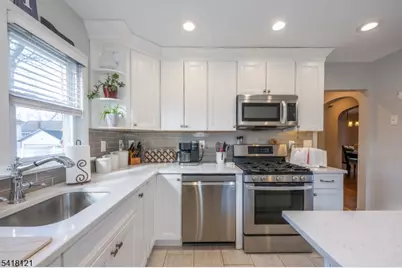 35 Hastings Ave, Nutley, NJ 07110 - Photo 18