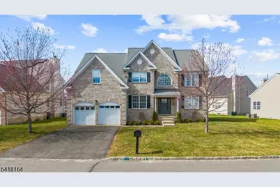 86 Treetops Cir, Franklin Township, NJ 08540 - Photo 2