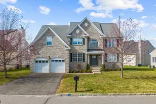 86 Treetops Cir, Franklin Township, NJ 08540 - Photo 2