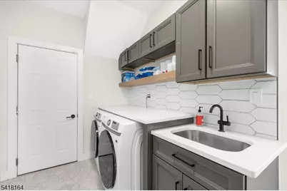 86 Treetops Cir, Franklin Township, NJ 08540 - Photo 30