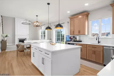 86 Treetops Cir, Franklin Township, NJ 08540 - Photo 4