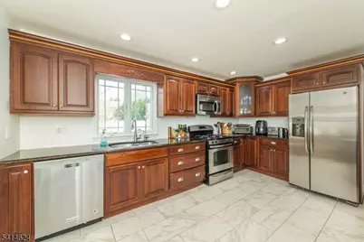 32 Cutler Dr, Morris Plains, NJ 07950 - Photo 8