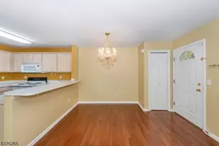 4 Parkside Ct, Wayne, NJ 07470 - Photo 10