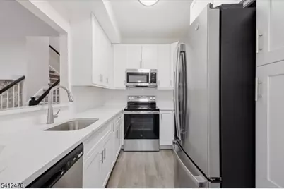 8 Encampment Drive, Bedminster Township, NJ 07921 - Photo 6