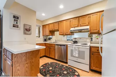 16 Westchester Ter, Clinton Township, NJ 08801 - Photo 8