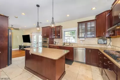 12-31 Roosevelt Pl, Fair Lawn, NJ 07410 - Photo 10