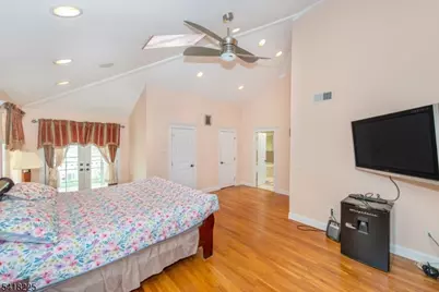 12-31 Roosevelt Pl, Fair Lawn, NJ 07410 - Photo 16