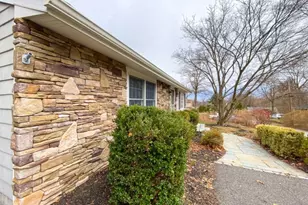 28 Woodside Dr, West Milford Twp., NJ 07480 - Photo 6