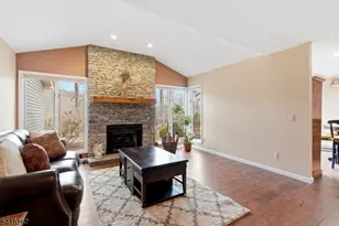 25 Stone Row Ln, Jefferson Township, NJ 07438 - Photo 4
