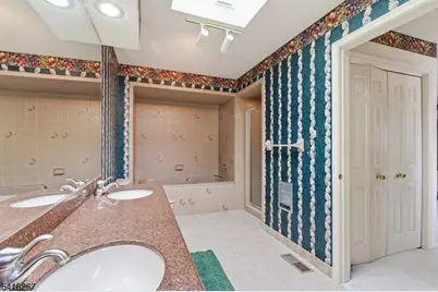 25 Stone Row Ln, Jefferson Township, NJ 07438 - Photo 20