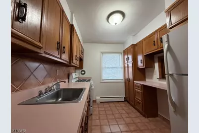 16 Knox Ter, Wayne, NJ 07470 - Photo 4