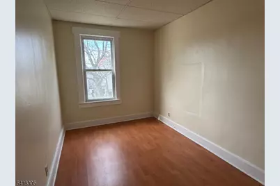 16 Cutler St, Clifton, NJ 07011 - Photo 2