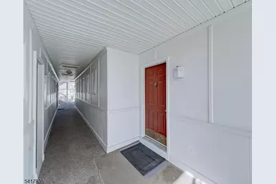 11 Lindsey Ct, Franklin Township, NJ 08823 - Photo 4