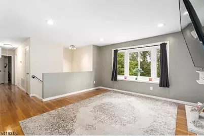 186 Tomahawk Trl, Byram Township, NJ 07871 - Photo 4