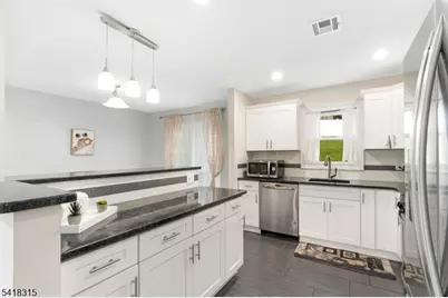 186 Tomahawk Trl, Byram Township, NJ 07871 - Photo 8