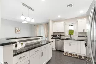 186 Tomahawk Trail, Byram Township, NJ 07871 - Photo 8