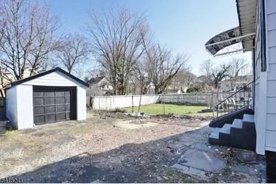 326 Ogden St, Orange, NJ 07050 - Photo 40