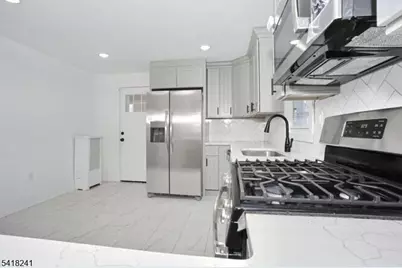 326 Ogden St, Orange, NJ 07050 - Photo 16