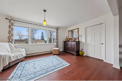 2 Caryn Pl, Fairfield, NJ 07004 - Photo 8