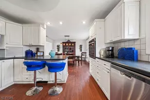 2 Caryn Pl, Fairfield, NJ 07004 - Photo 4