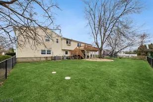 2 Caryn Pl, Fairfield, NJ 07004 - Photo 32