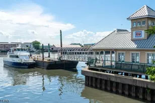 10081 Shearwater Ct, Jersey City, NJ 07305 - Photo 26