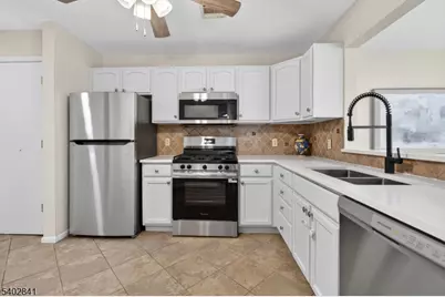 11 Evergreen Dr #63, Clifton, NJ 07014 - Photo 8