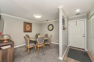 127 Falcon Ridge Way N, Hamburg, NJ 07419 - Photo 4